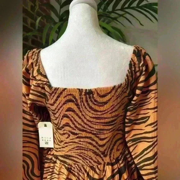 NWT-Billabong Juniors' Feeling Flirty Animal Print Mini Dress, Size Medium - Picture 4 of 8